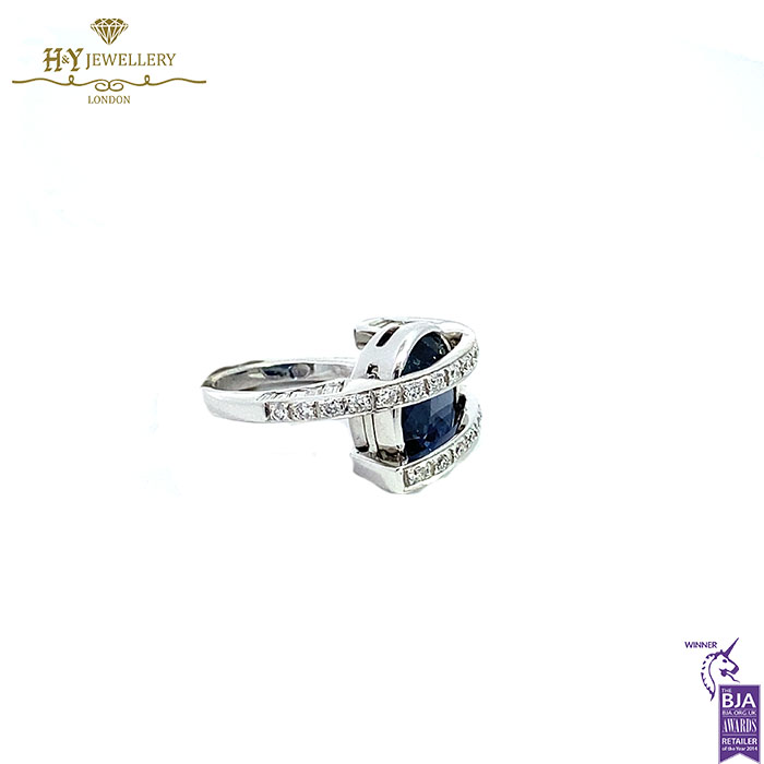 White Gold Oval Cut Sapphire & Brilliant with Baguette Cut Diamond Ring - 7.79ct-17775