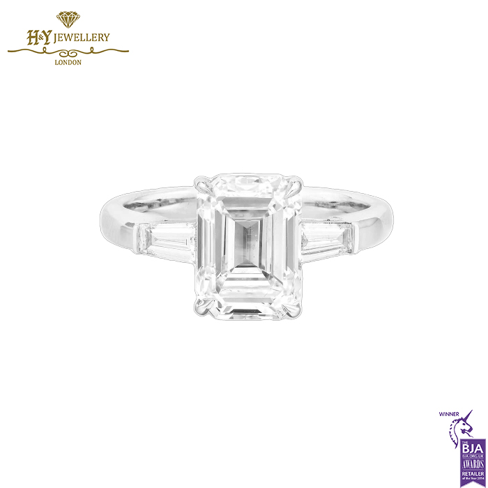 White Gold Emerald Cut & Tapered Cut Diamond Ring - 3.38ct-0