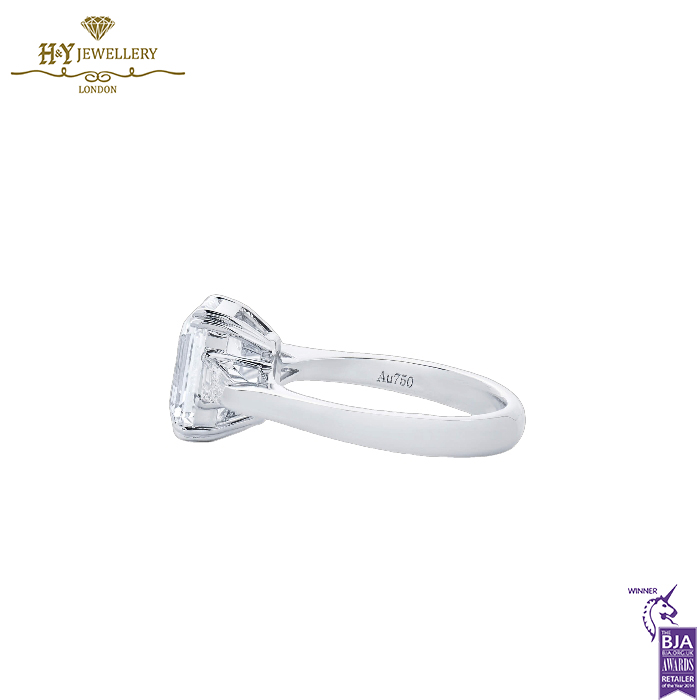 White Gold Emerald & Tapered Cut Diamond Ring - 3.33ct -14034