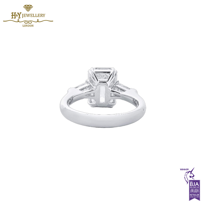 White Gold Emerald & Tapered Cut Diamond Ring - 3.33ct -14035
