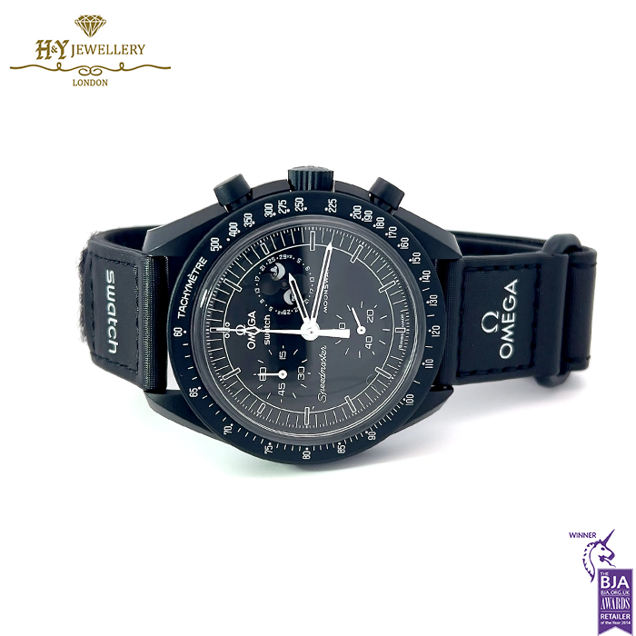 Swatch x Omega Bioceramic Moonswatch Mission to the Moon Phase New Moon "SNOOPY" - ref SO33B700-15117