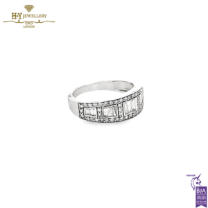 Round Brilliant & Baguette Diamond Ring - 0.70ct-14553