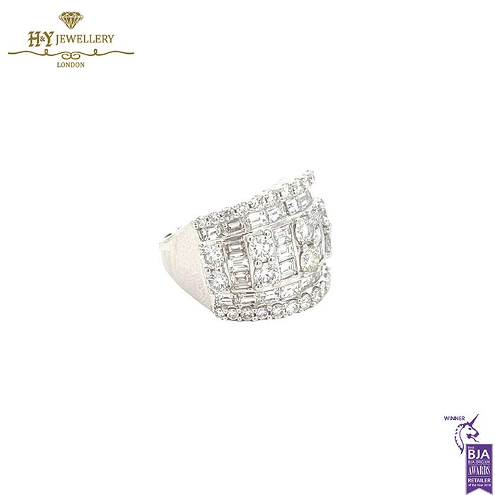White Gold Round Brilliant Cut & Baguette Diamond Cut Ring - 4.60ct-16417