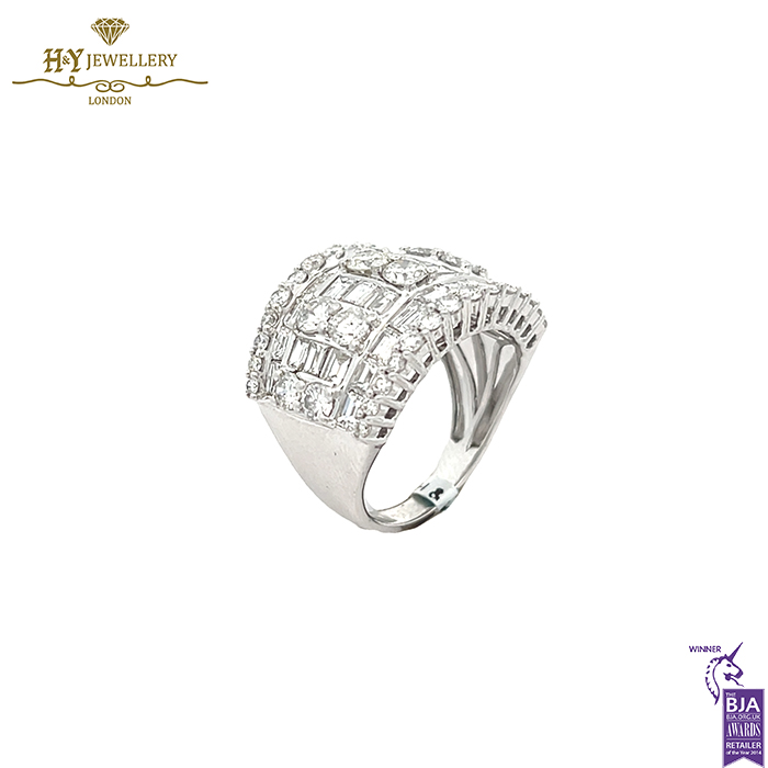 White Gold Round Brilliant Cut & Baguette Diamond Cut Ring - 4.60ct-16418